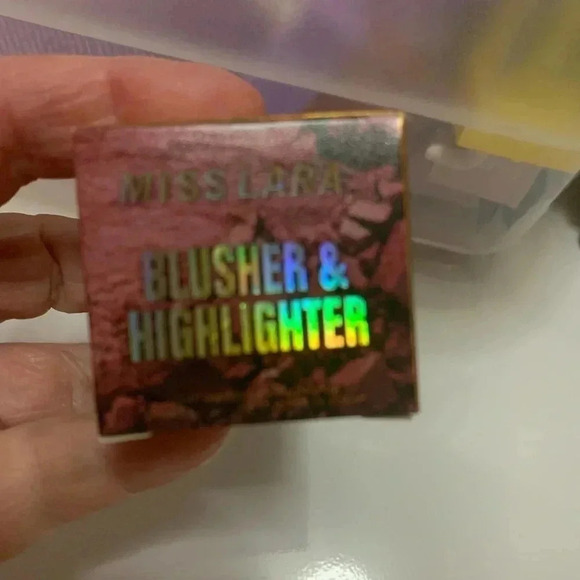 Blush and Highlighter Pallet - Picture 7 of 7